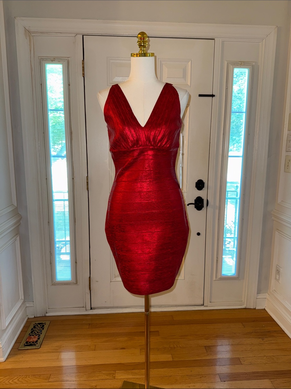 Classic V‑Neck Red Mini Dress - Picture 3 of 6